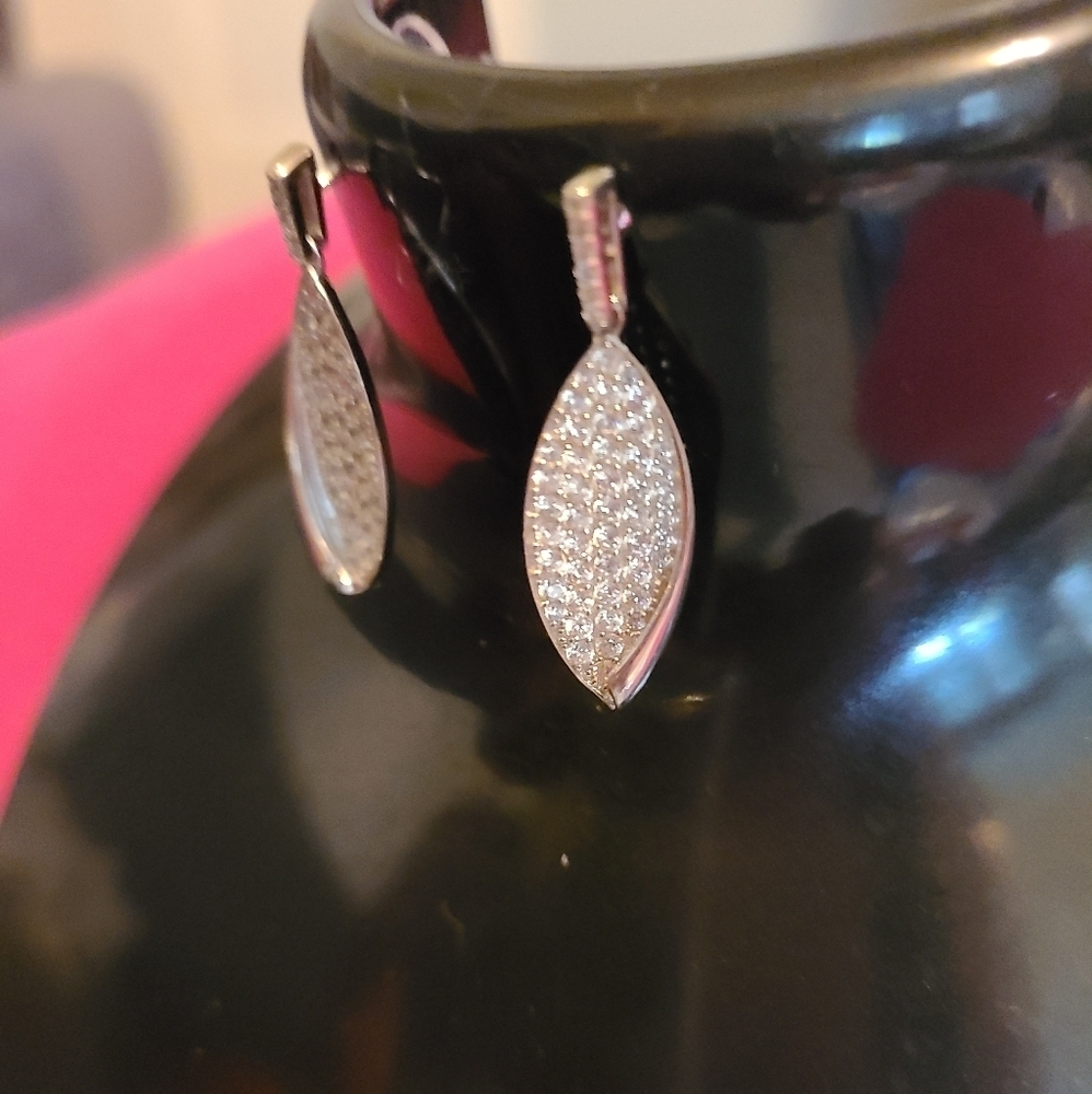 New 925 sterling silver earrings - Picture 1 of 4
